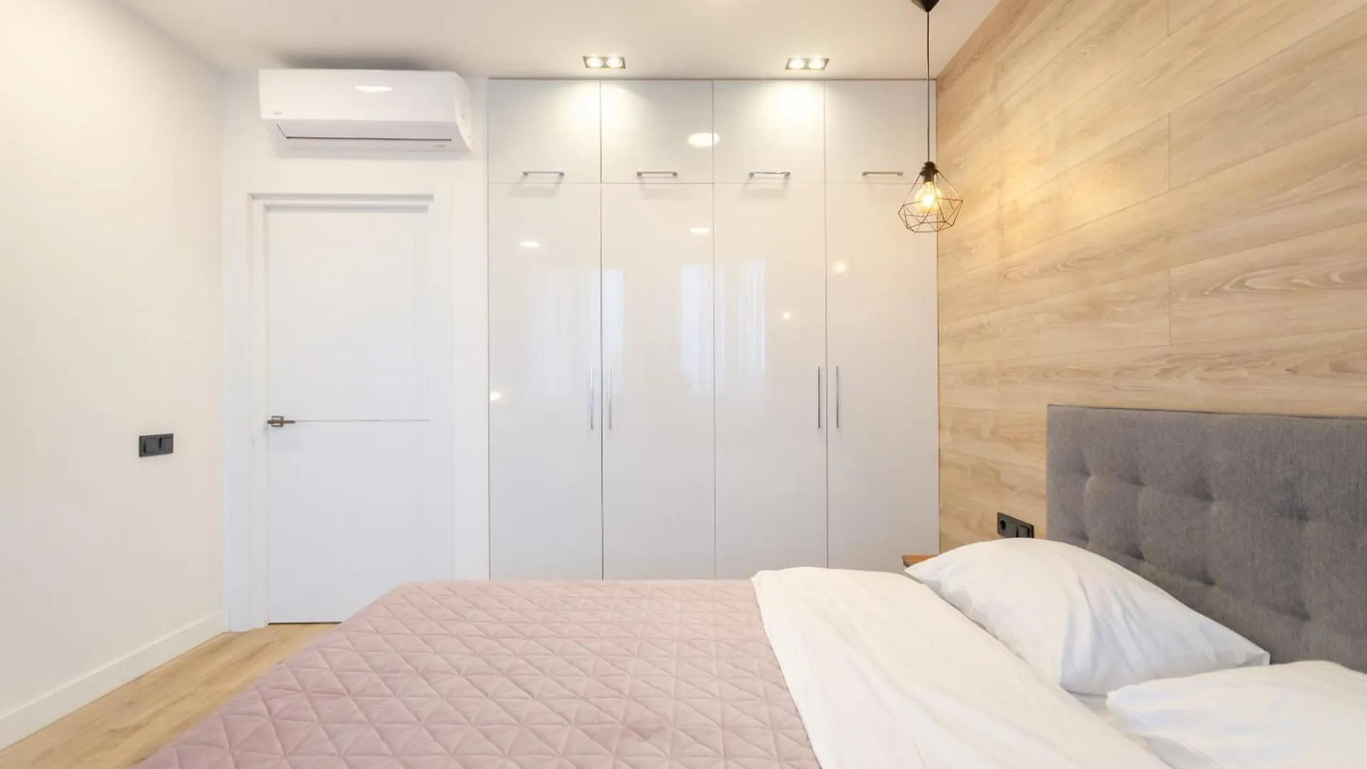 Petrovdom Apartments 17-190 In Rc New York Concept House, Antonovycha 74 Kiev 0*,